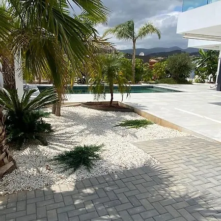 Nueva Lujo Villa *