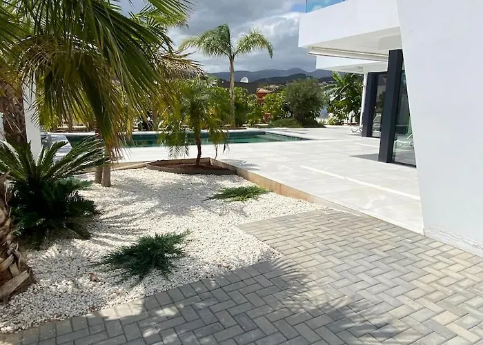 Nueva Lujo Villa *