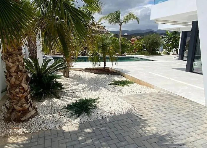 Nueva Lujo Villa *